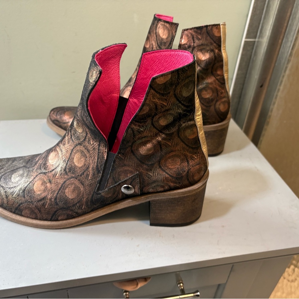 Elegant Patterned Ankle Boots in Brown and Gold , coveted UK Chani b brand.
